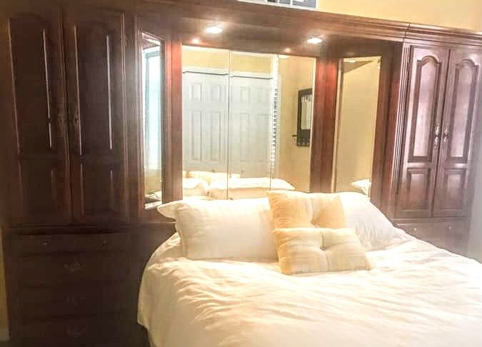 Michael Howard Pier Queen Bedroom Group
