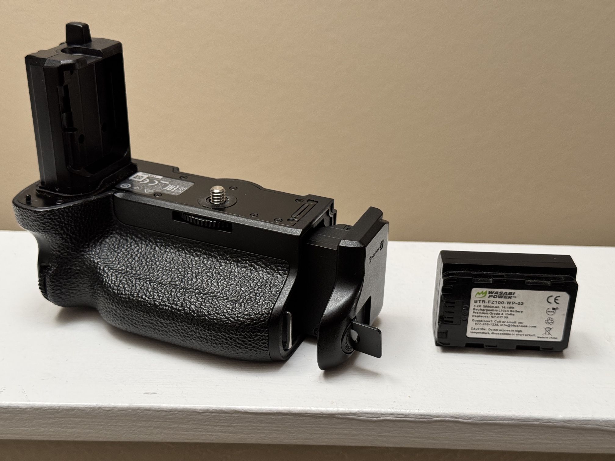 Sony Brand VG-C4EM Vertical Battery Grip With Extra battery