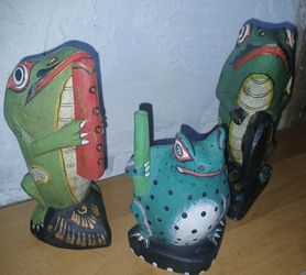 Vintage Set of 3 Hand Painted Frog Sculptures