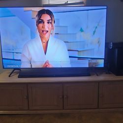 Samsung 70" 4k UKHD 700 Series Out of Box Tv/ PremiumSony Soundbar With Subwoofer/Entertainment Center 