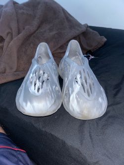 Yzy Foam Runner size 11 men