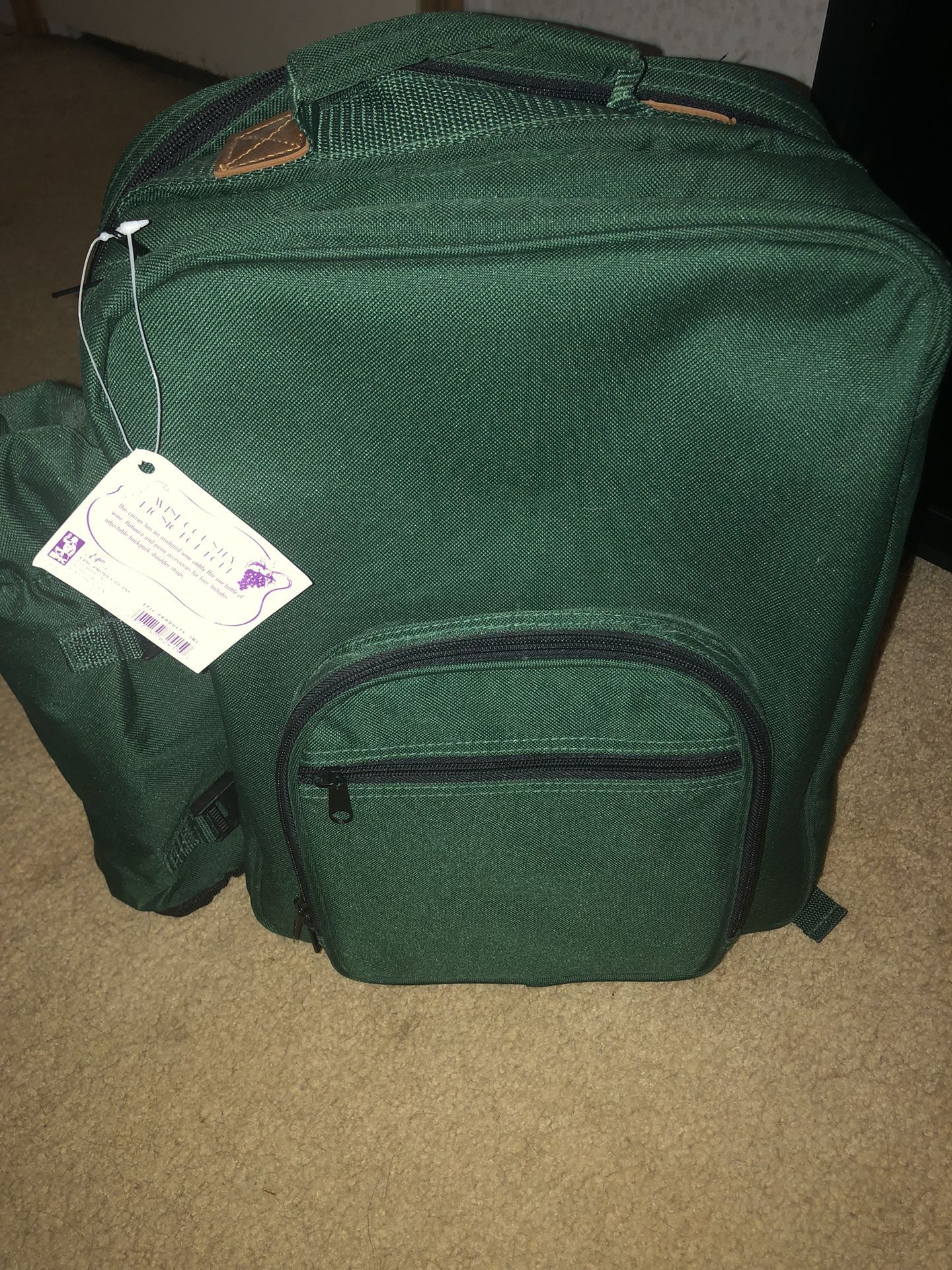 Green Wine Country Picnic Bag, 4 Person Setup