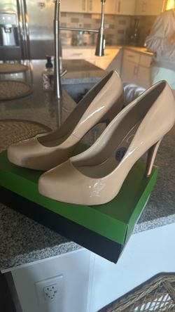 Jessica Simpson Nude pumps
