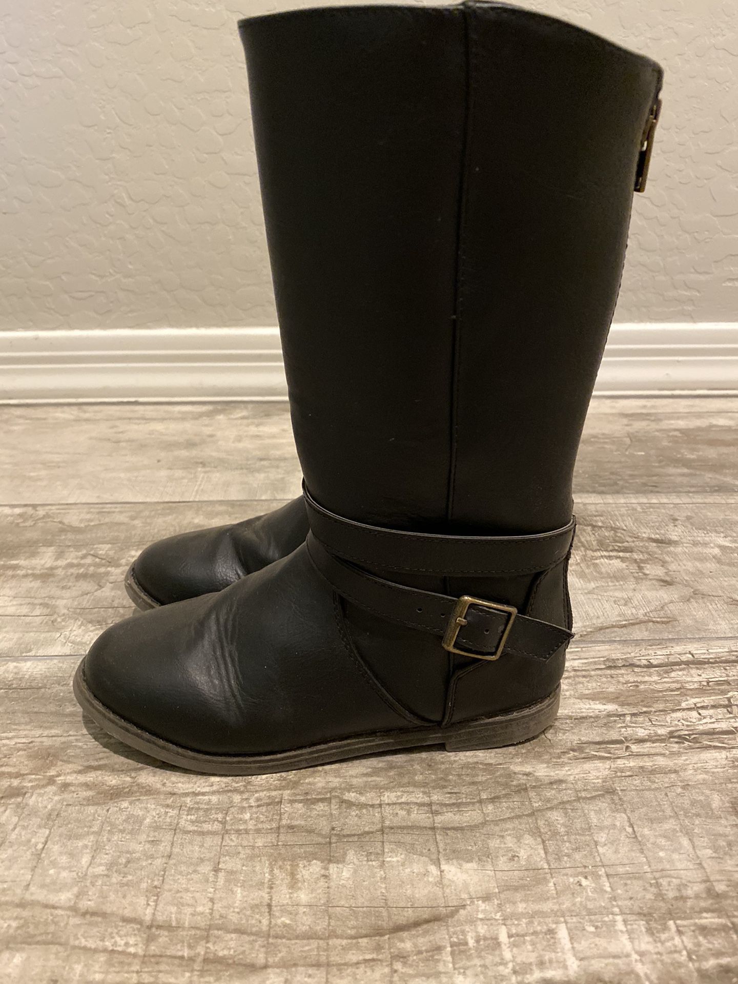 Little girl’s Black Boots Size 13