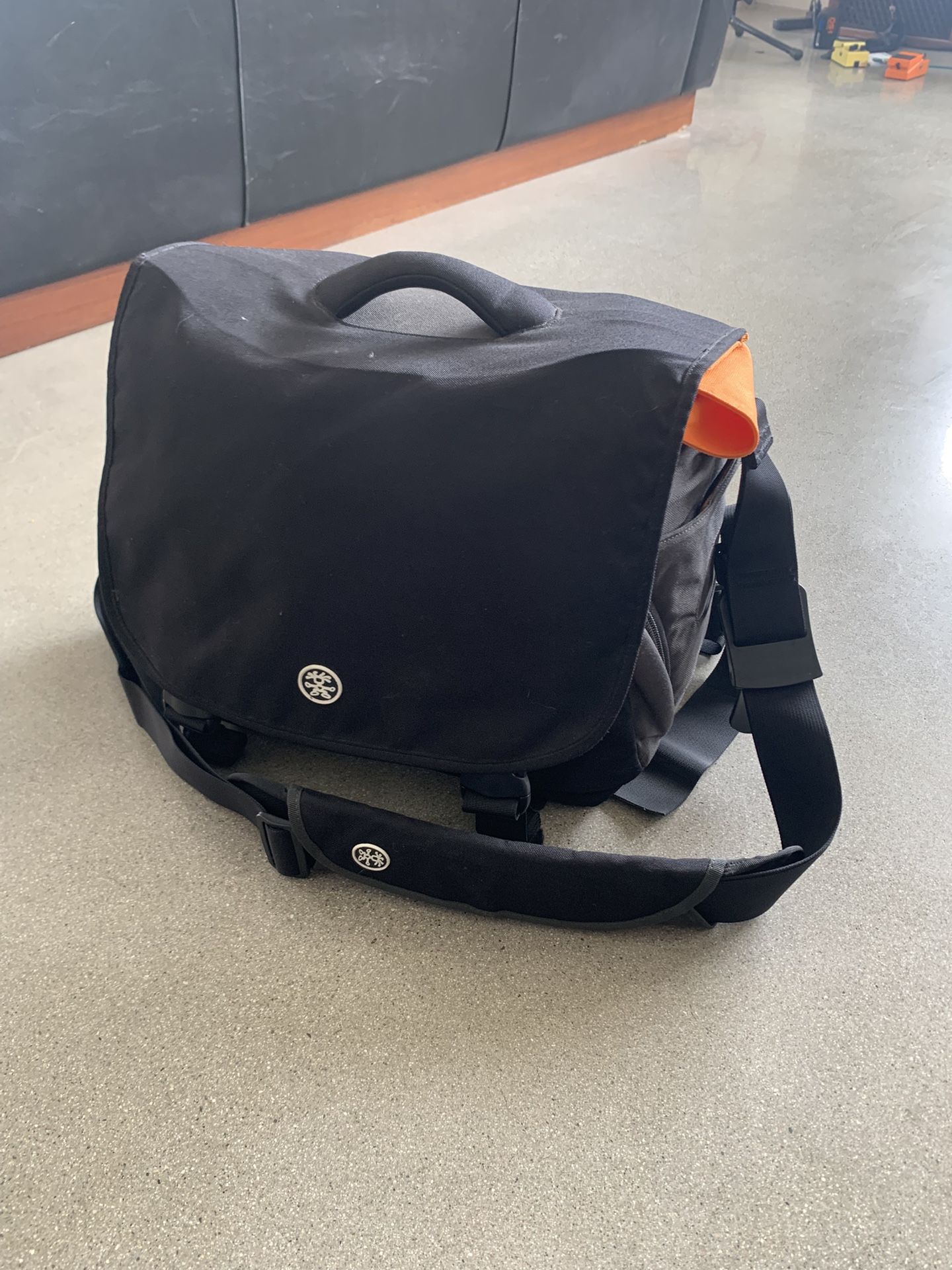 Crumpler Brazilian Dollar Home Camera Bag