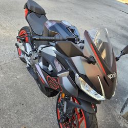 2025 Aprilia Rs457