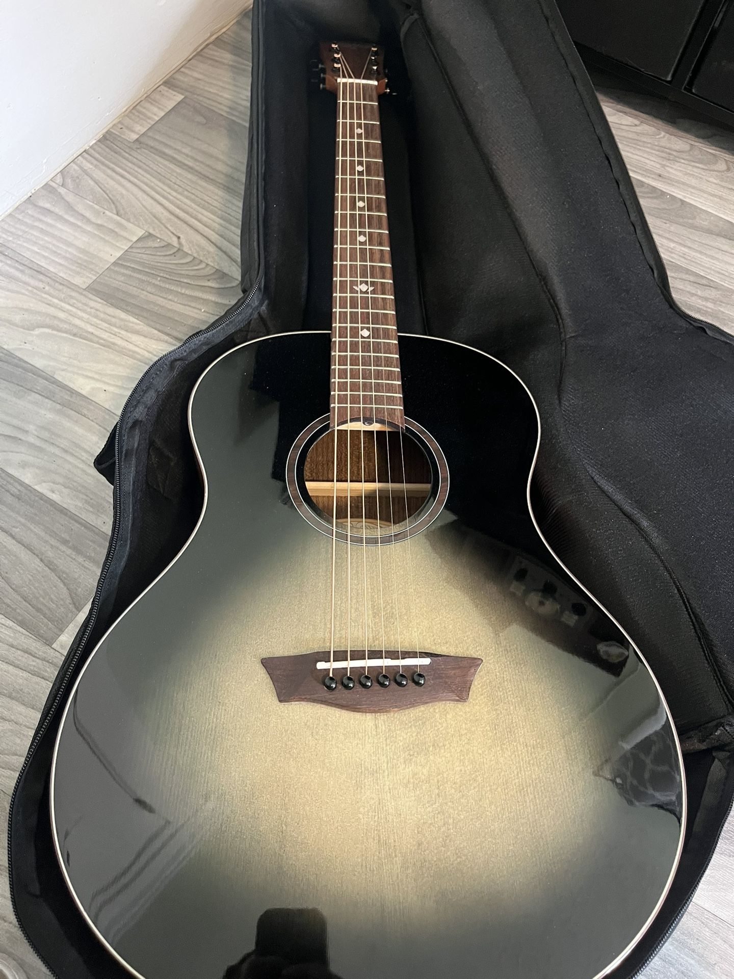Washburn Acoustic Guitar With Soft Case