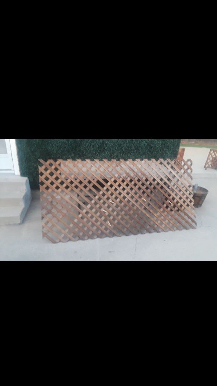 Free large piece of lattice