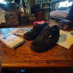 1 Pair  Puma Running Shoes Size 5