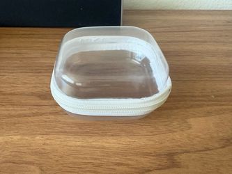 Clear case with zipper