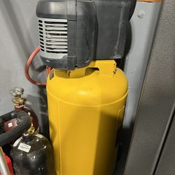 Dewalt Compressor 