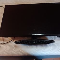 SAMSUNG 32 INCH TV WITH POWER CORD 