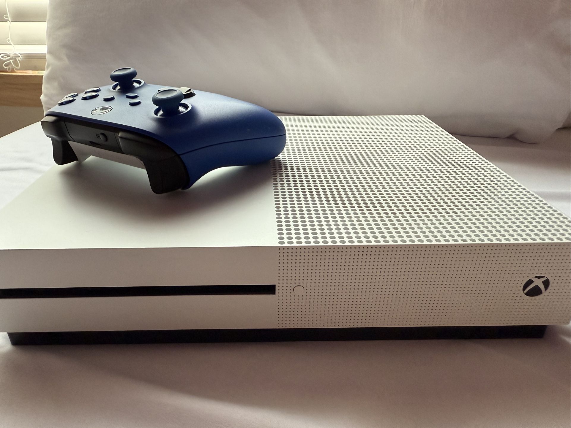 Xbox One S + Controller
