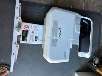 Epson projector with remote and HDMI cable