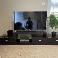 55 in LG TV - Comes With Roku