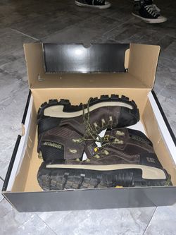 New CAT Work boots size 9.5