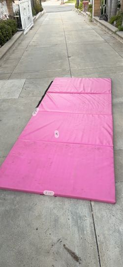 BalanceFrom Folding Exercise Mat (Pink) – Versatile & Durable Description Selling a BalanceFrom folding gymnastics and exercise mat in pink. This mat 