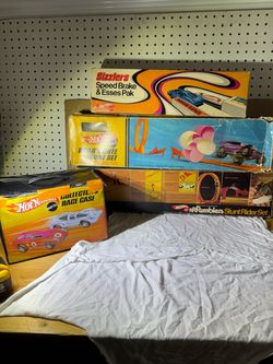 Vintage Hot Wheels REDLINE ERA HOTWHEELS OPEN BOXE WIHT TRACKS NO CARS Lot of 4 Boxed Sets