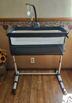 Baby Bassinet with Mobile and Wheels