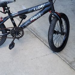 Boys 18 " Bike In Excellent Condition Ready To Ride Firm Price 