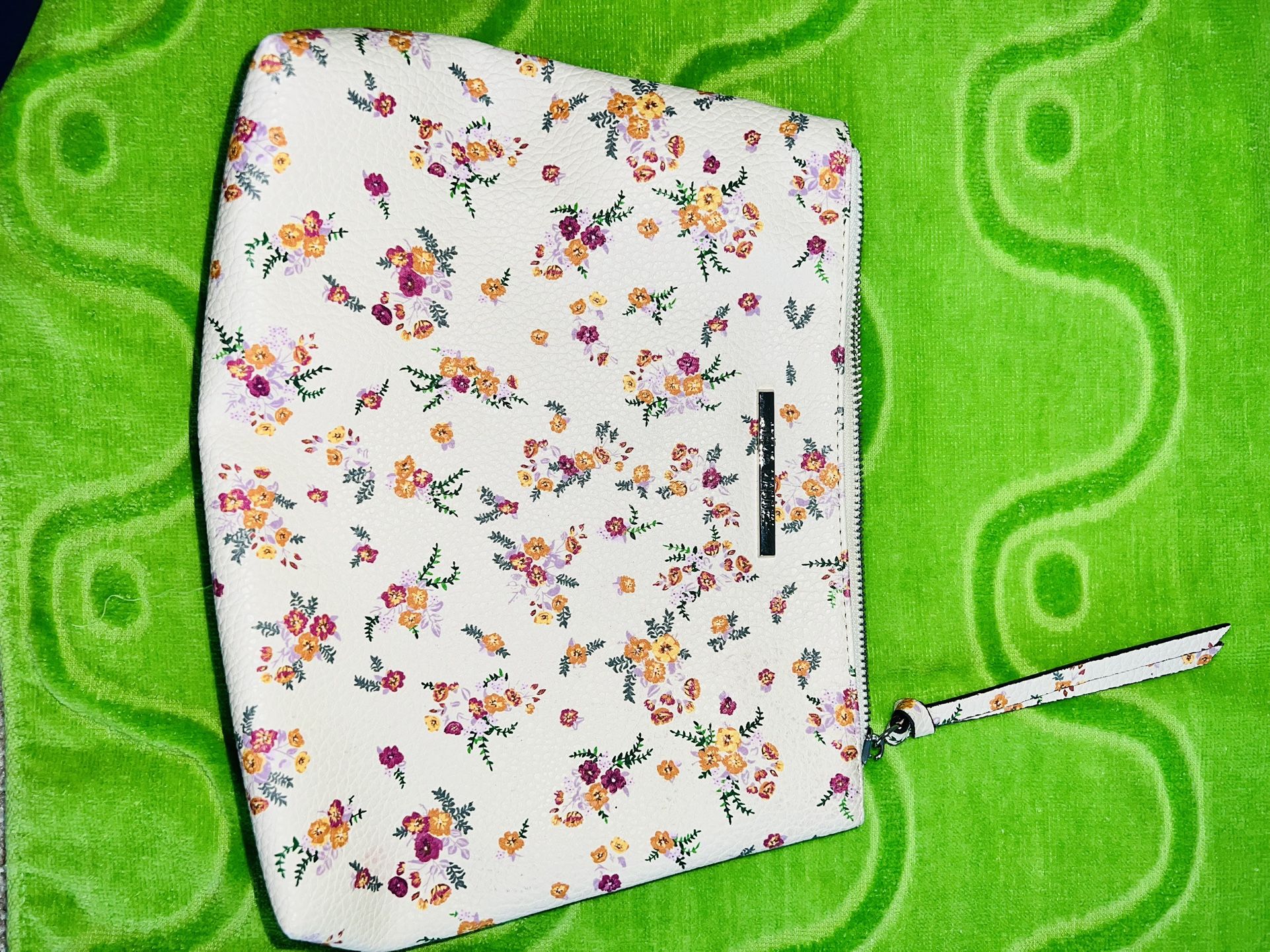 NICE WOMEN STEVE MADDEN PURSE ONLY $10