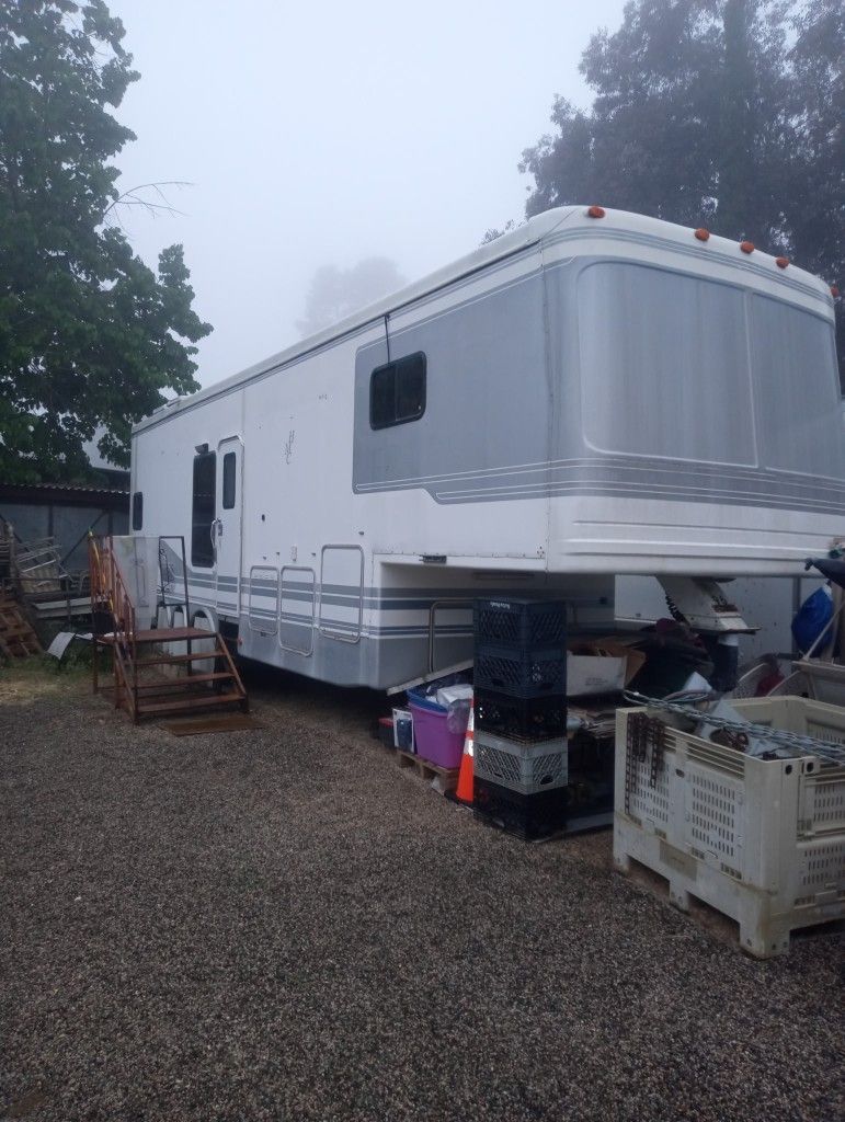 36 Ft Hawkins 5th Wheel Trailer