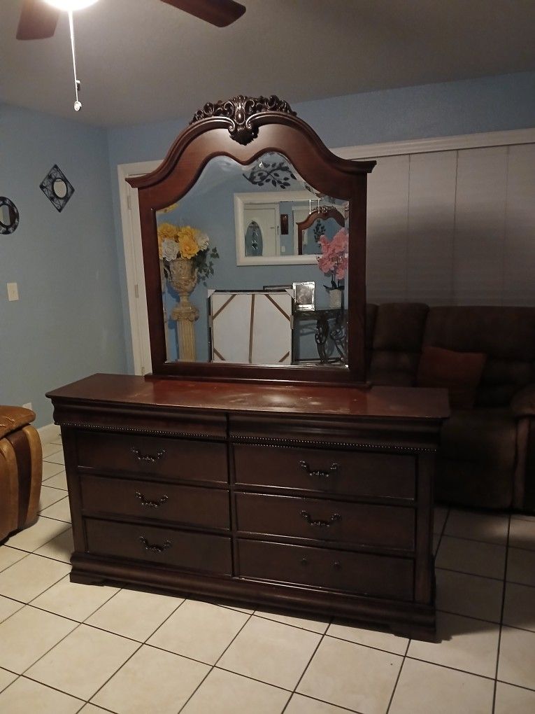 8 Drawer Dresser