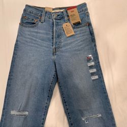 Levi’s Ribcage Straight Ankle Jeans