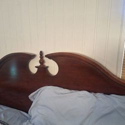 Thomasville King Size Bed, dresser and night stands