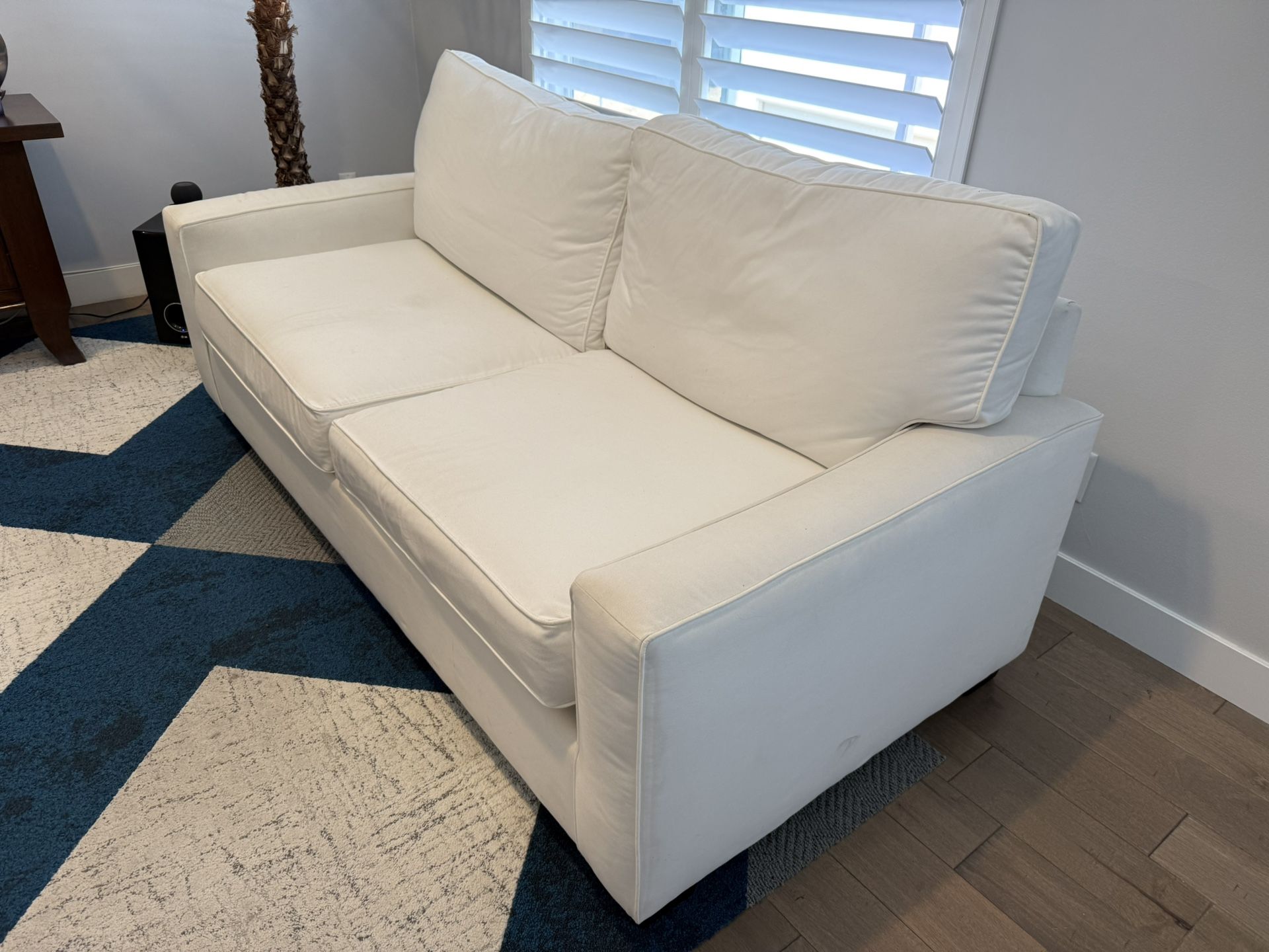 White 6ft Couch With Pull Out Queen Bed In Great Condition!