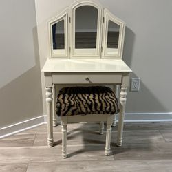 Girls Vanity With Stool And Trifold Mirror