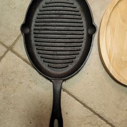 Cast Iron Skillet With Hardwood Trivet NEW