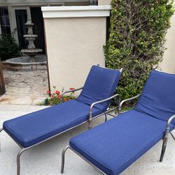Outdoor Lounge Chairs