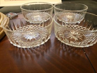 Vintage set of 4 arcoroc France star burst clear crystal cut glass bowls