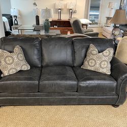 Luxury Stunning New Couch 