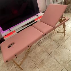 Pink Massage table In Perfect Condition And Barely Used 