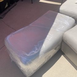 Lounger and 2 Ottoman