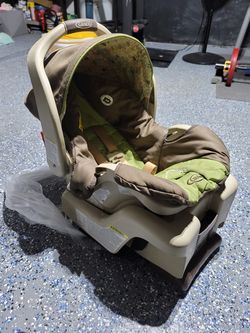 Graco baby car seat and carrier