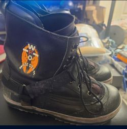 Black ENI snowboard boots with strap and lace-up design. Size 11