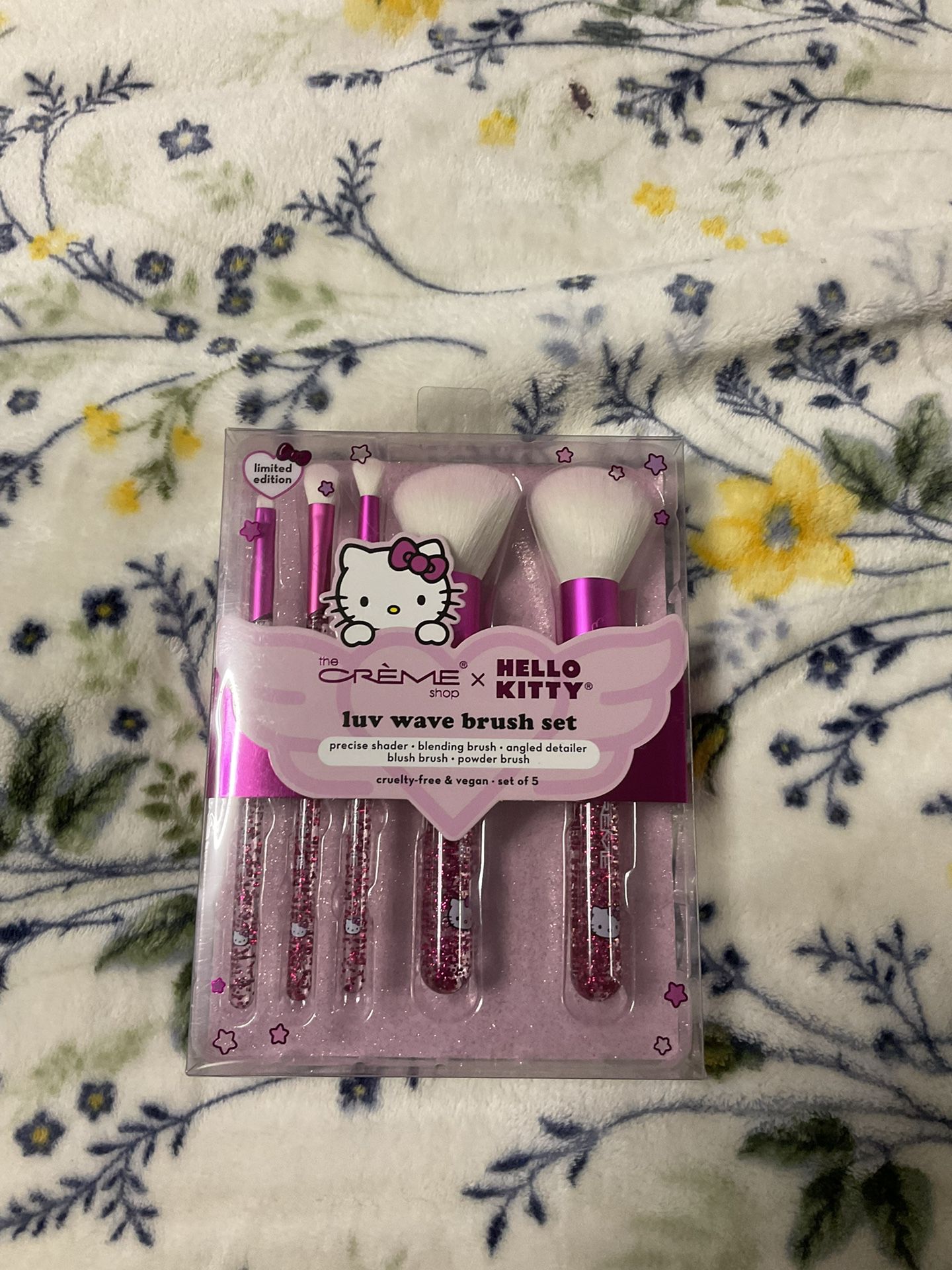 Hello Kitty make up brush, hello Kitty design pink