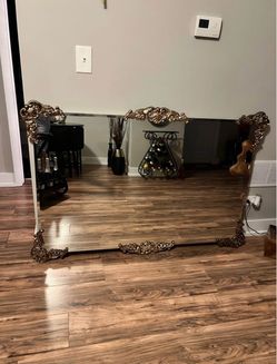 Bassett Mirror Co. - “ Vintage style “