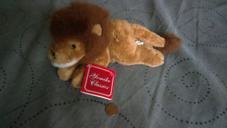 Lion plush toy