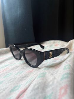 Authentic Burberry Meadow Sunglasses BE4(contact info removed)/8G