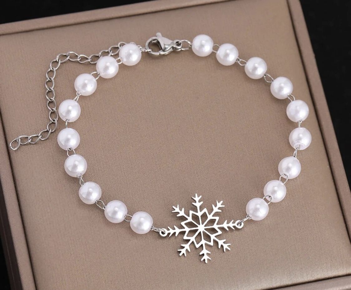 Brand New White Bead Adjustable Snowflake Charm Bracelet 