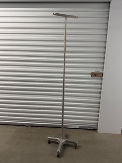 IV fluids pole