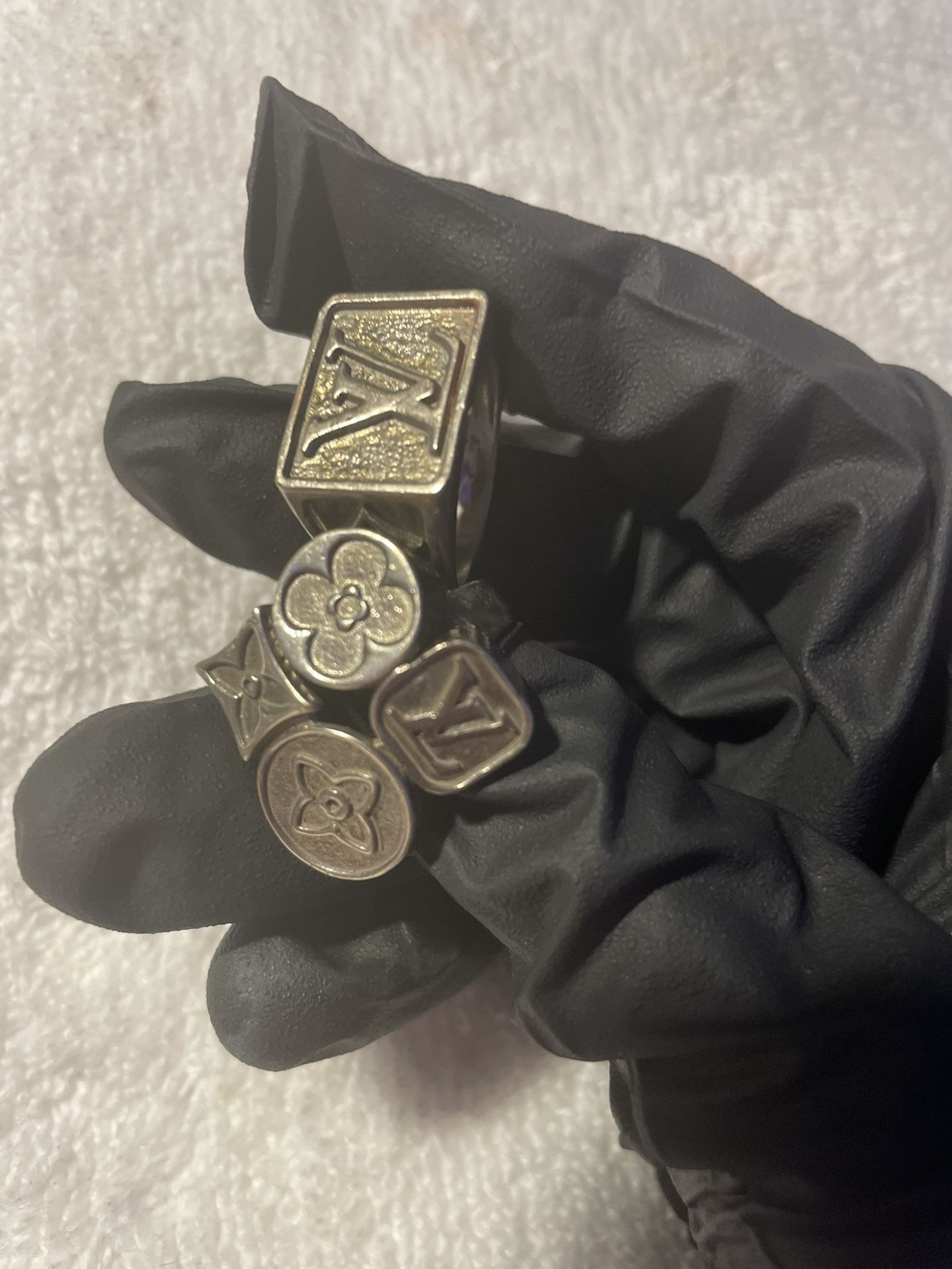Lv Rings 10k Gold