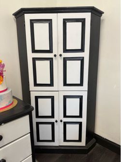 Corner armoire