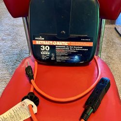 Leviton Retract-O-Matic 30' Retractable Extension Cord Reel 3 Outlet Connector