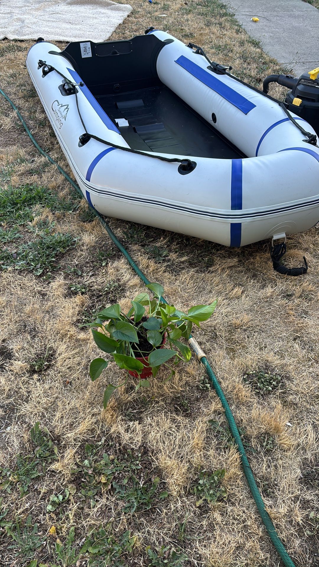 dingy boat with paddles