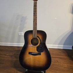 Yamaha Guitar F335